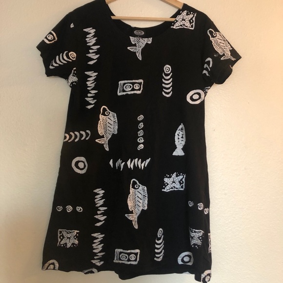 Dresses & Skirts - Beachy black and white t-shirt dress